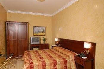 Paradiso Delle Madonie Hotel 4*